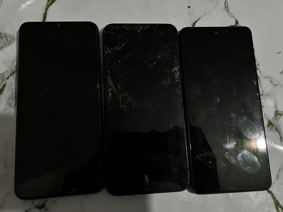 3 телефона в не рабочем состояние