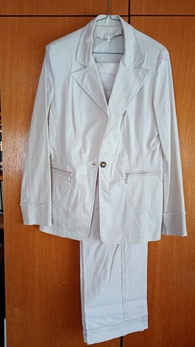 Рокля+Дамски костюми с пола  или панталон