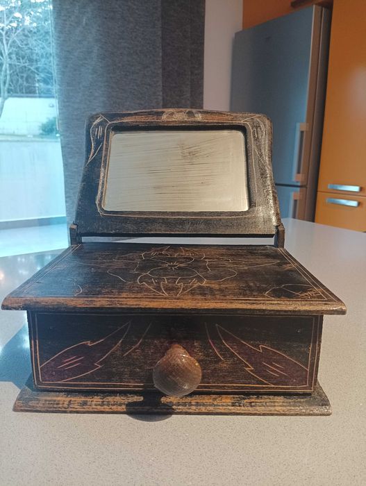 Тоалетка 1920 г, сребърно огледало и медицинска везна 15гр. с пинцети