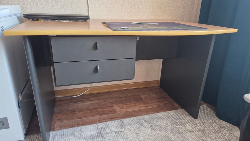 Продам письменный стол