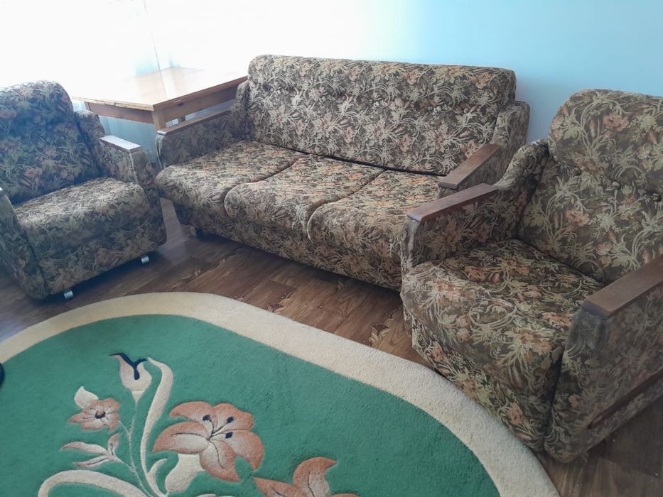 Продается диван и два кресла (тройка)
