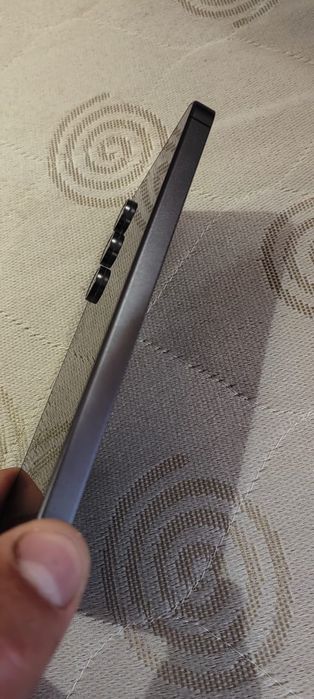 Прадаётся Samsung s24FE