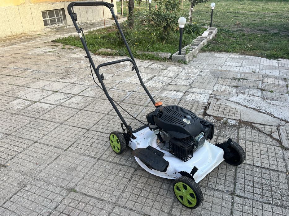 Моторна самоходна косачка