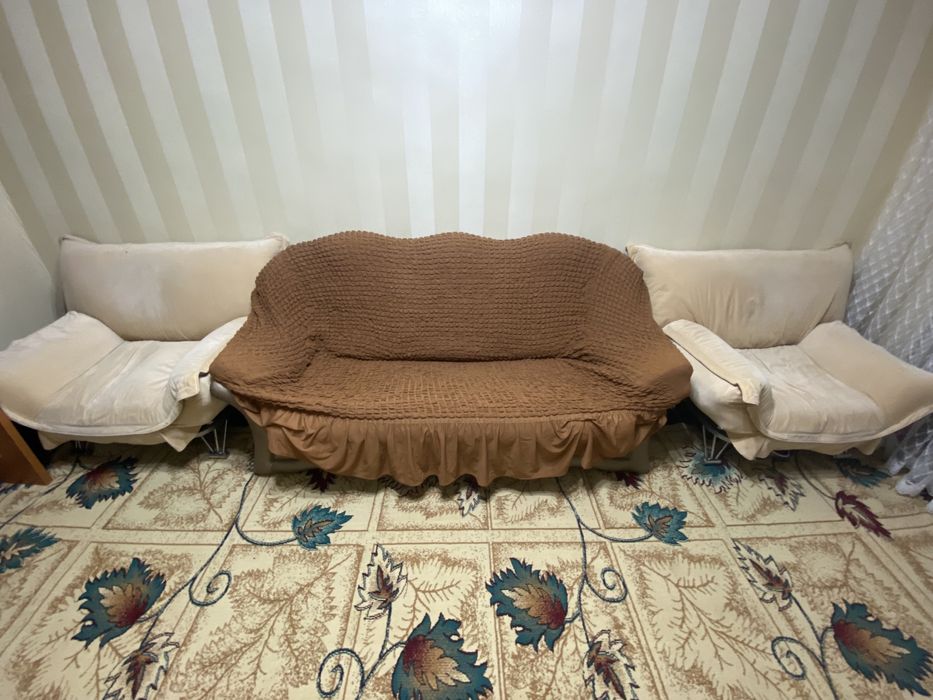 Диван, два кресла и ковер