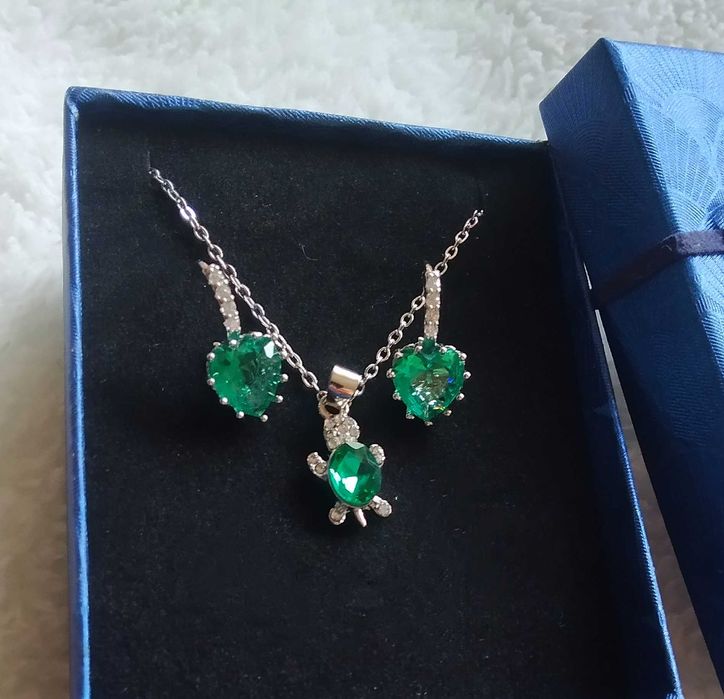 Нов, дамски сребърен комплект. Намалени,единични модели.В кутия всеки.