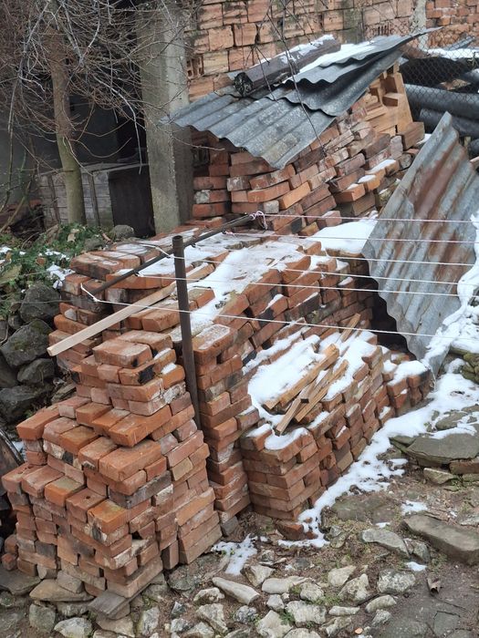 Здрави и плътни тухли единички