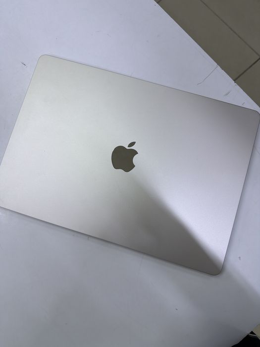 Apple MacBook M5