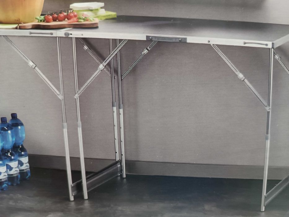 Къмпинг маса - преносима/олекотена със сгъваеми  крака