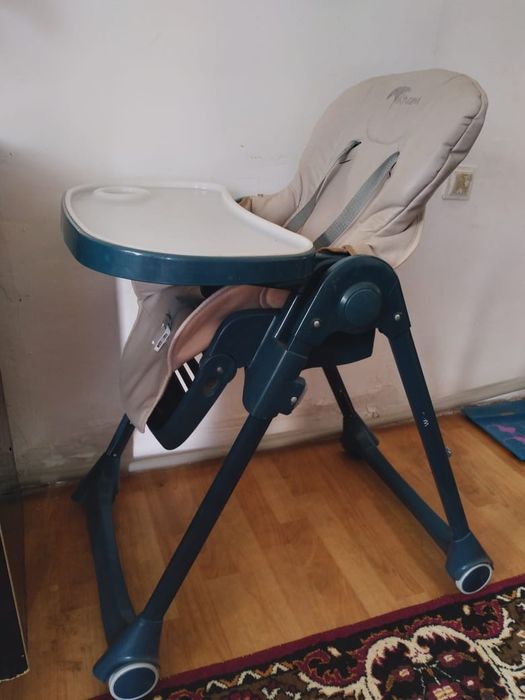 Коляска и детское  стулчик