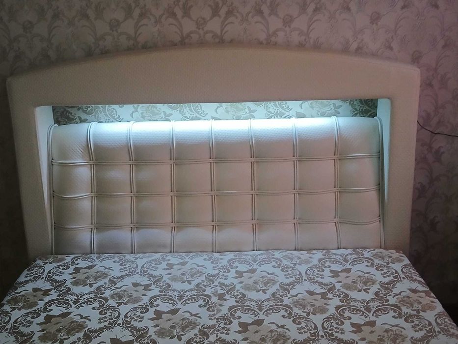 Dormitor Pat și Dulap haine