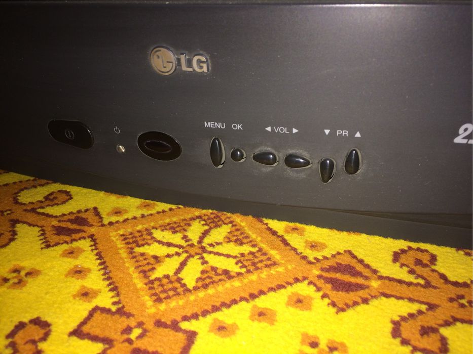 Продаю б/у телевизор LG