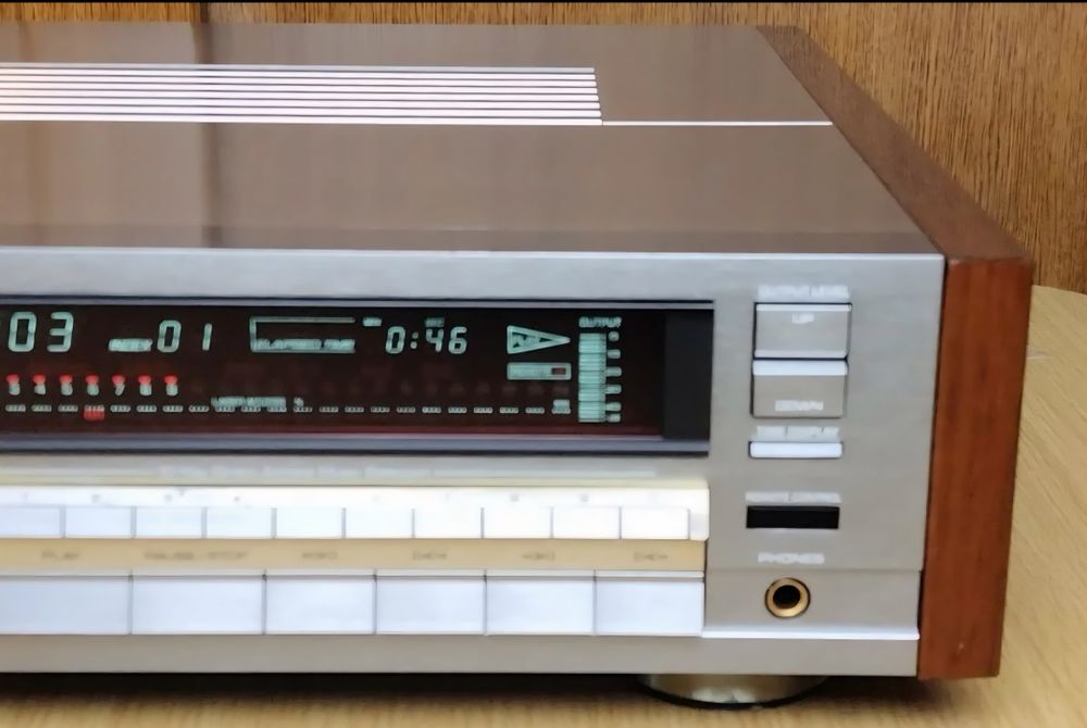 YAMAHA CDX-2000 Проигрыватель CD