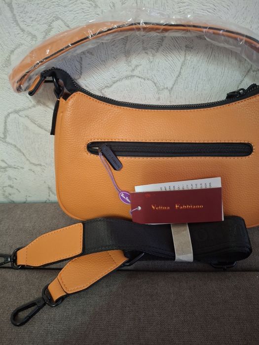 Модная,   новая.