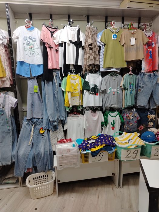 Мебель для магазина одежды