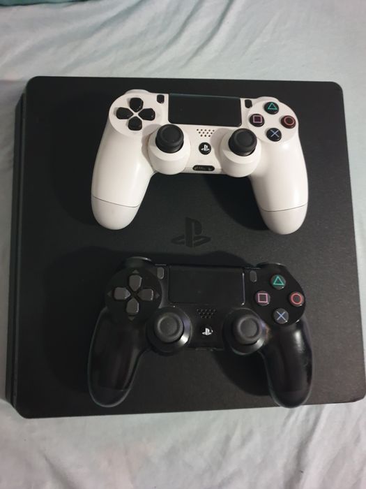 PS4   Slim  • Full box + 2  Manete