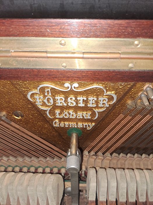 Пияно August Forster 1970 г. Model Super