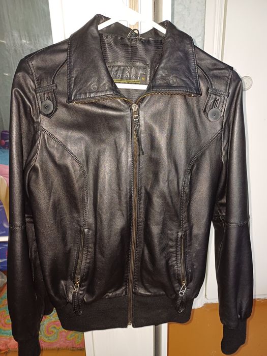 Продам кожанку отличное