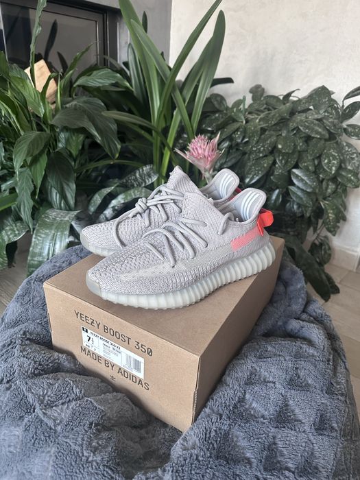 Adidas Yeezy Boost 350 V2 Tail Light