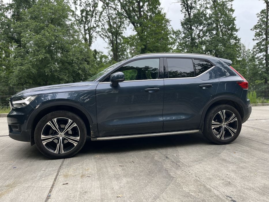 VOLVO XC40 T3 AT8 Momentum • 163 CP