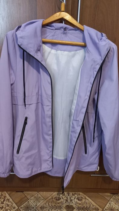 Продам курточку ветровку