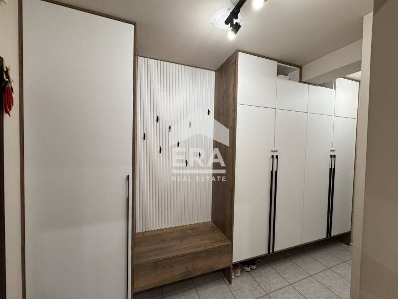 Продава се Тристаен апартамент в Хасково, Център - 95 кв.м за 940 €/кв.м - Снимка #2