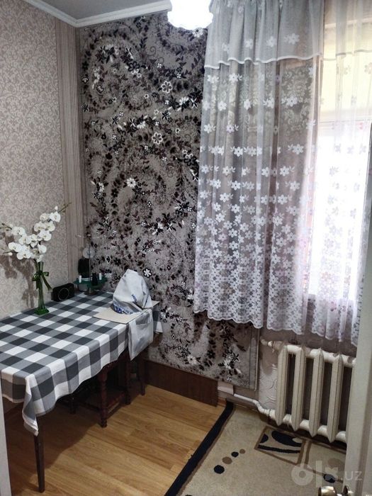 Продается 1в2/4/5 Авиасозлар-2 ор-р Кадышева базар 40 кв2