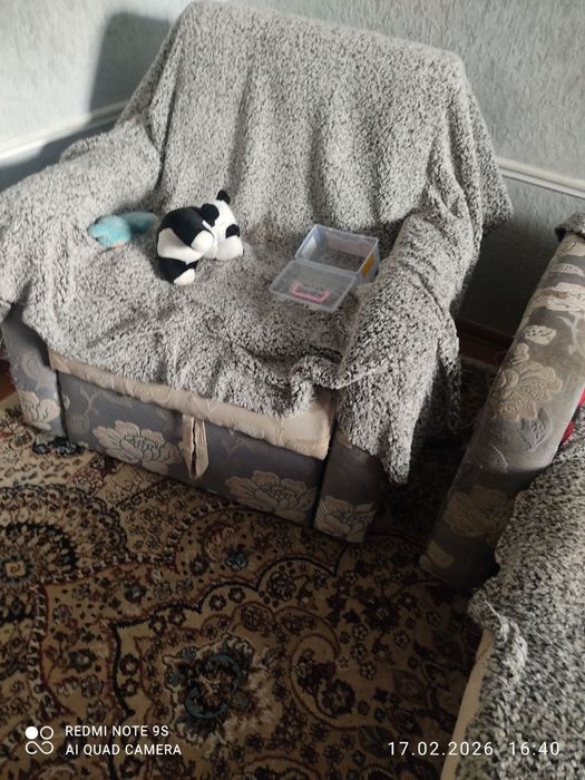 Продаются диван и кресла