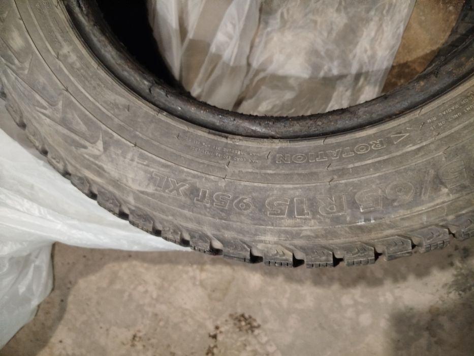 Продам шипованную резину