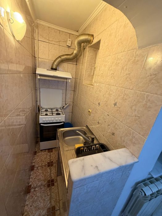 Inchiriez apartament cu 2 canere Lenin Sud