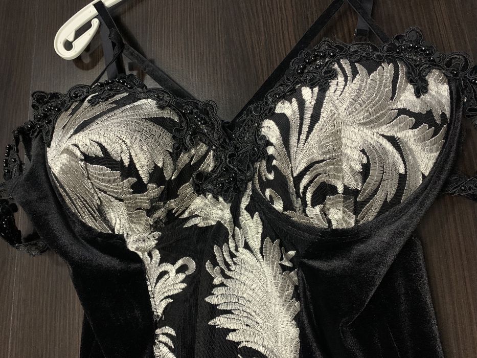 Rochie de seara cu aplicatii