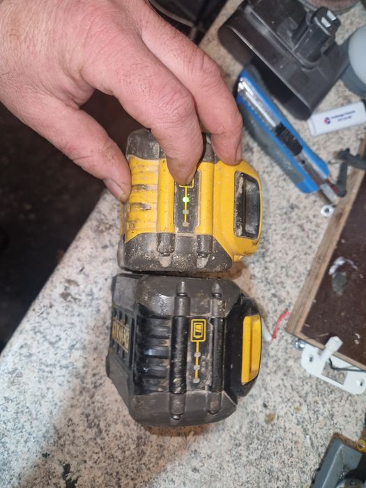 Baterii dewalt defecte