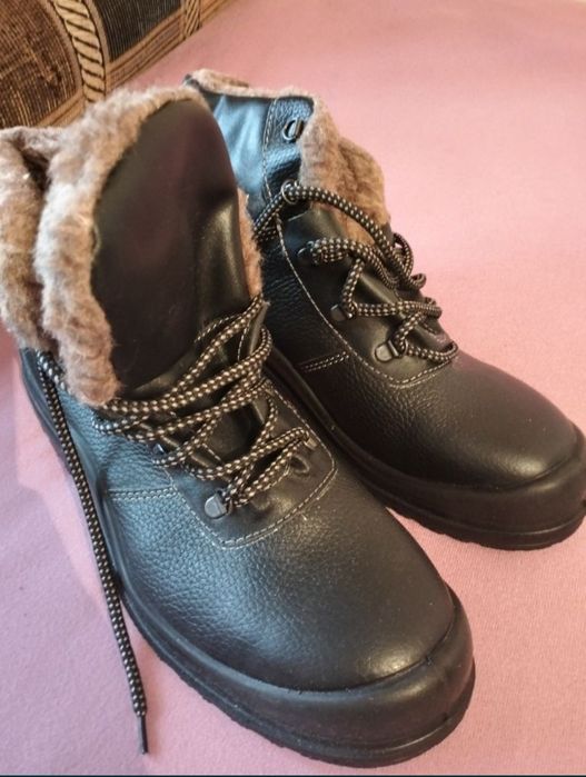 Продам ботинки 43 размер