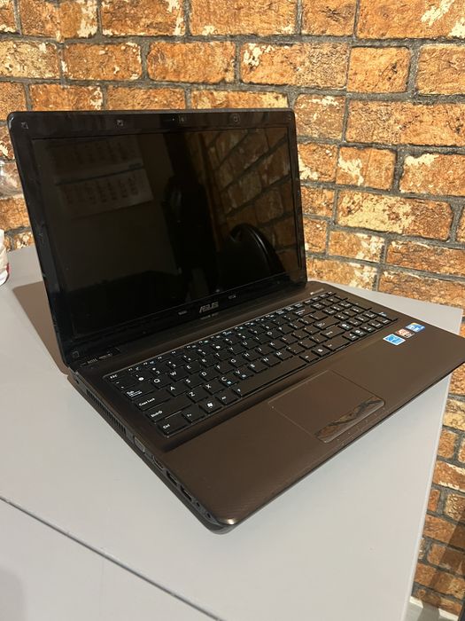 Laptop ASUS +cablu impecabil intretinut