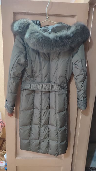 Продаётся женский пуховик.
