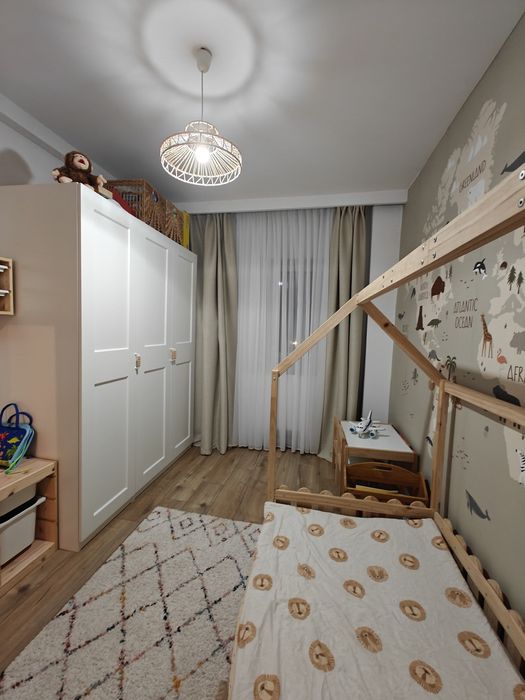Ofer spre vânzare apartament patru camere Mioveni, renovat total, liber