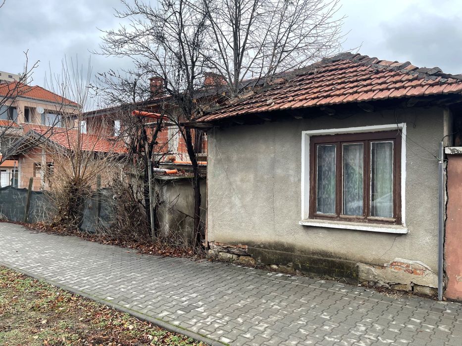 продавам къща  с двор400м.квв Севлиево