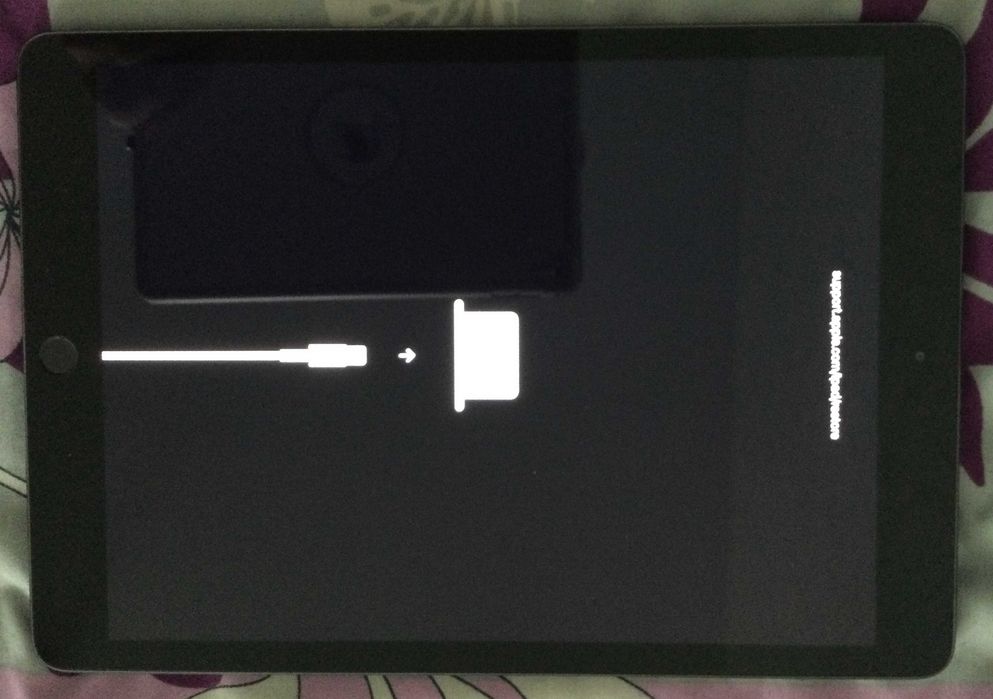 Продавам IPad 8 (gen.) 128 GB, за части айпад 8