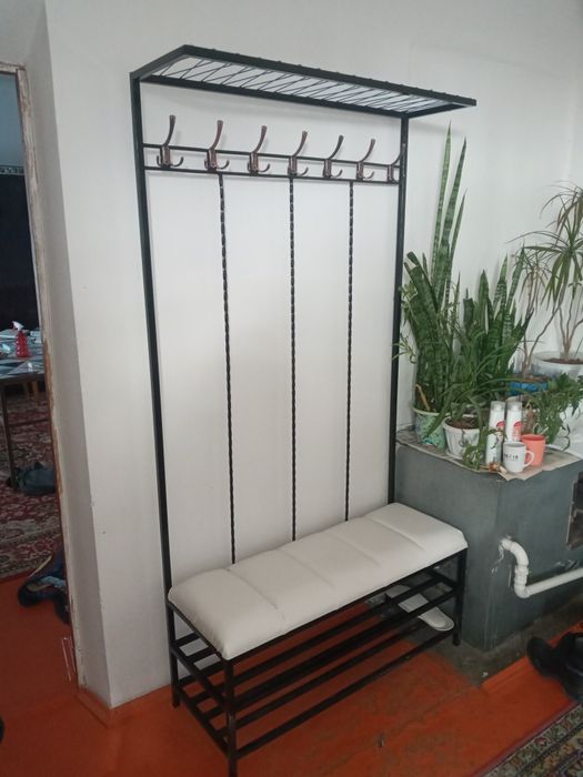 Прихожая из металла.