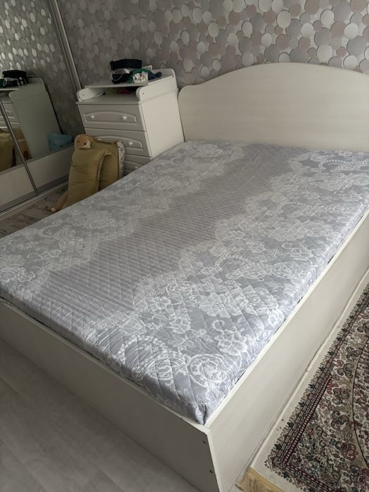 Продам спальный гарнитур