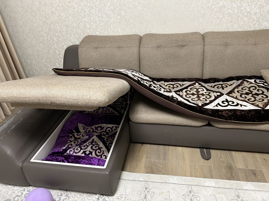 Корейский угловой диван