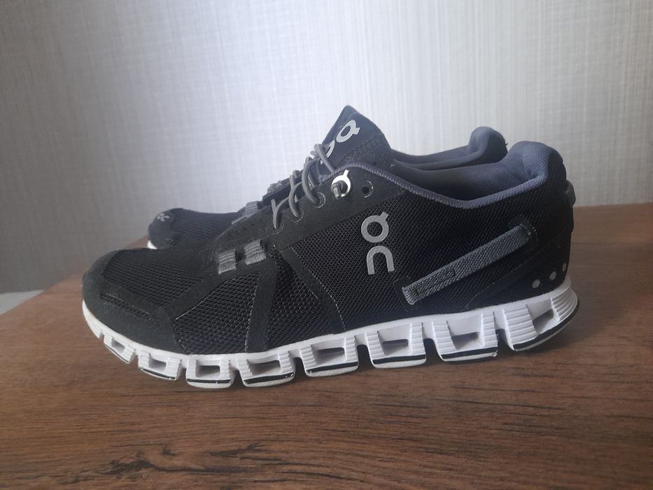 On Cloud дамски маратонки 36 номер.