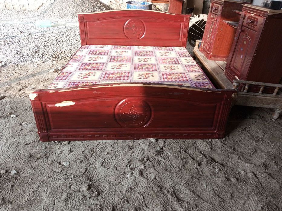 Спальни крават камот билан сотилади б/у