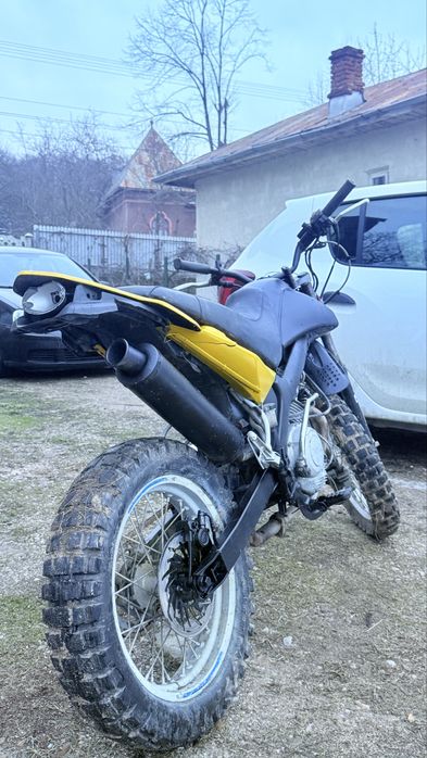 Vand sau schimb un cross si un super moto,super oferta !!