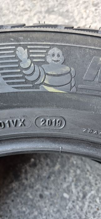 4 anvelope iarna ca noi Michelin 235/60/17.Pretul este pe bucata.