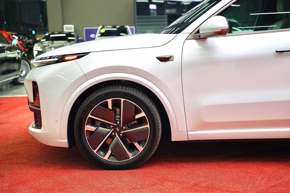 Lixiang L9 Ultra (Белый) 2025