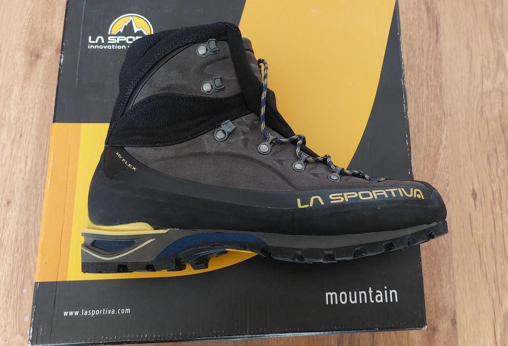 Продавам мъжки туристически обувки La Sportiva