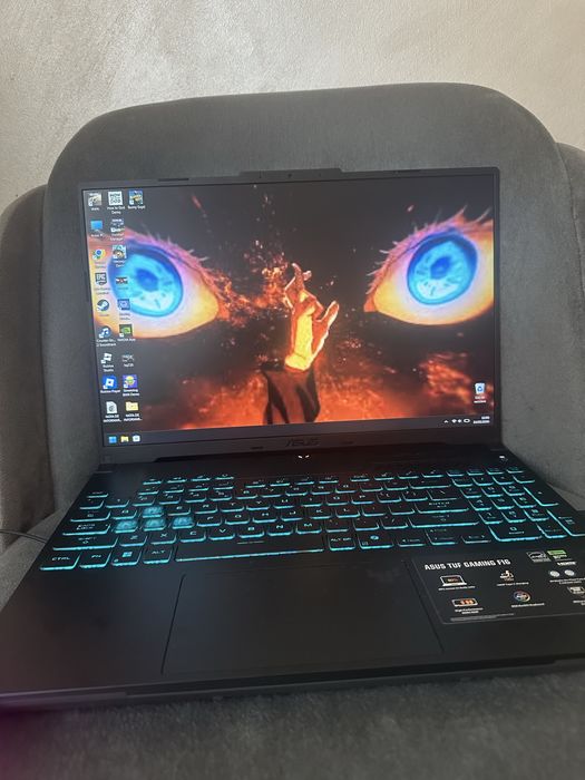 Vand laptop impecabil nou