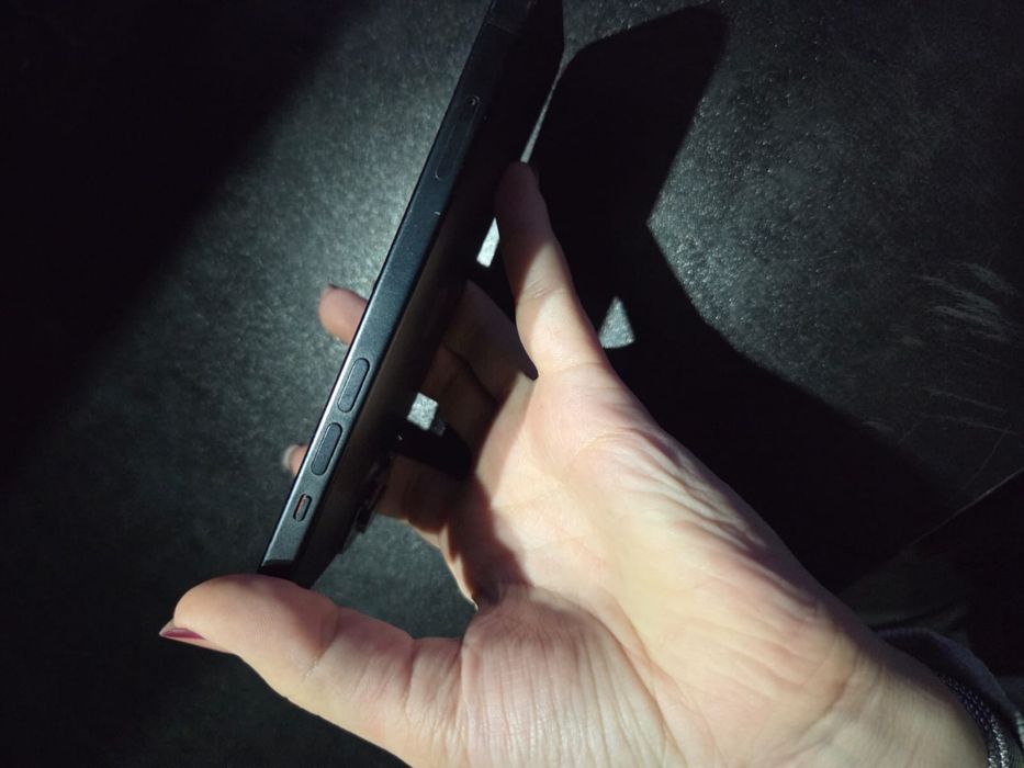 Iphone 15 с документами