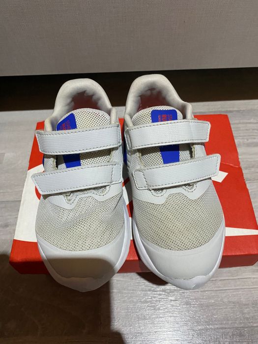 Adidași Nike și Săndăluțe Adidas