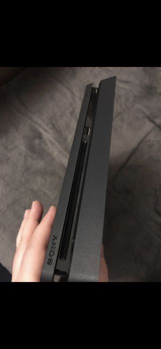Playstation 4 slim HDR 500g два джестика 6 игр как на фото